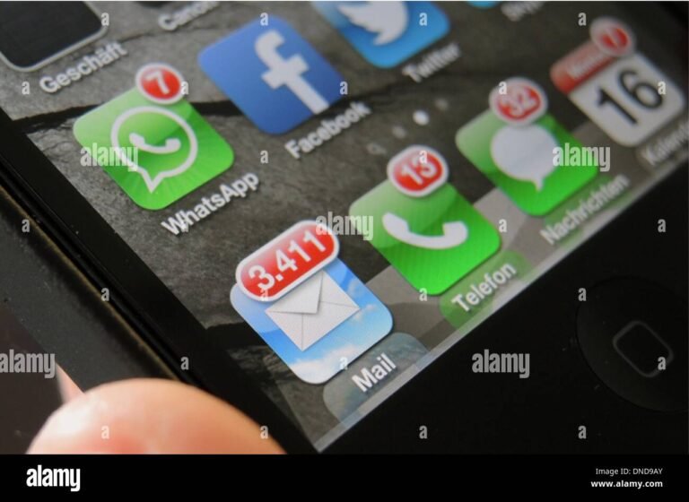 telefono con schermo che mostra chiamate perse