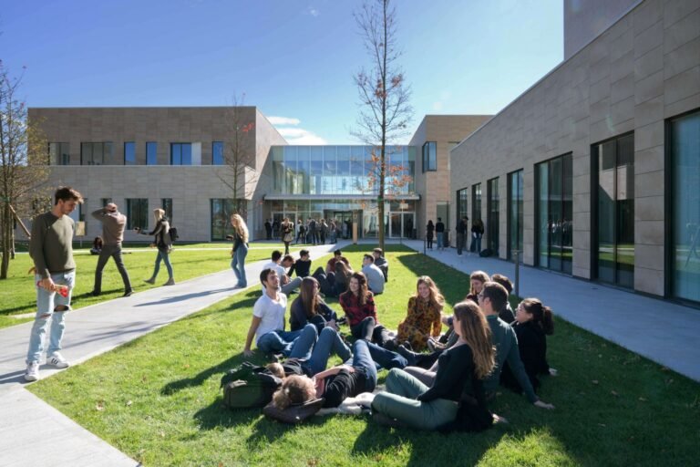 Quali sono i servizi offerti da Humanitas Milano Pio X 14 un accogliente ingresso della clinica humanitas