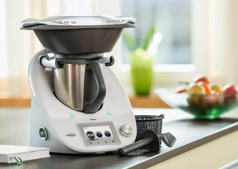 Qual è l'ultimo modello di Bimby disponibile sul mercato 40 un bimby moderno su un piano cucina