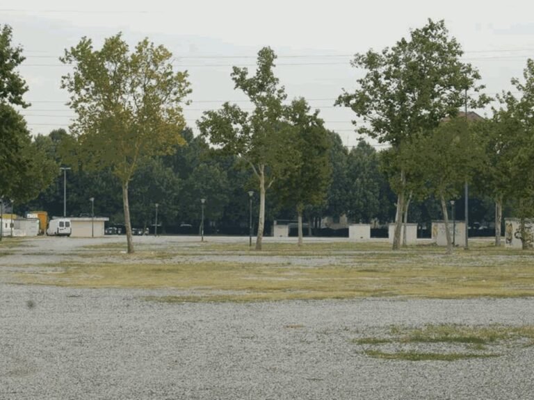 un campo sportivo di sarpi allaperto
