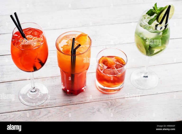 un cocktail martini spritz su un tavolo