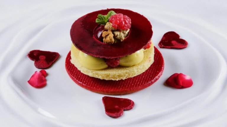 un elegante piatto gourmet con ingredienti freschi