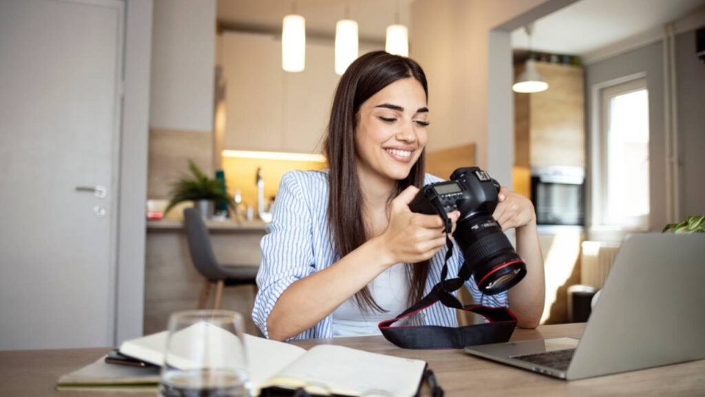 Cosa rende unico lo studio fotografico Lando nella tua zona 1 un fotografo al lavoro in un studio