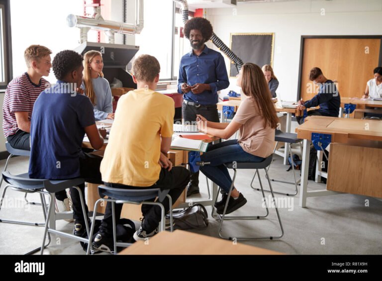 un gruppo di studenti in aula
