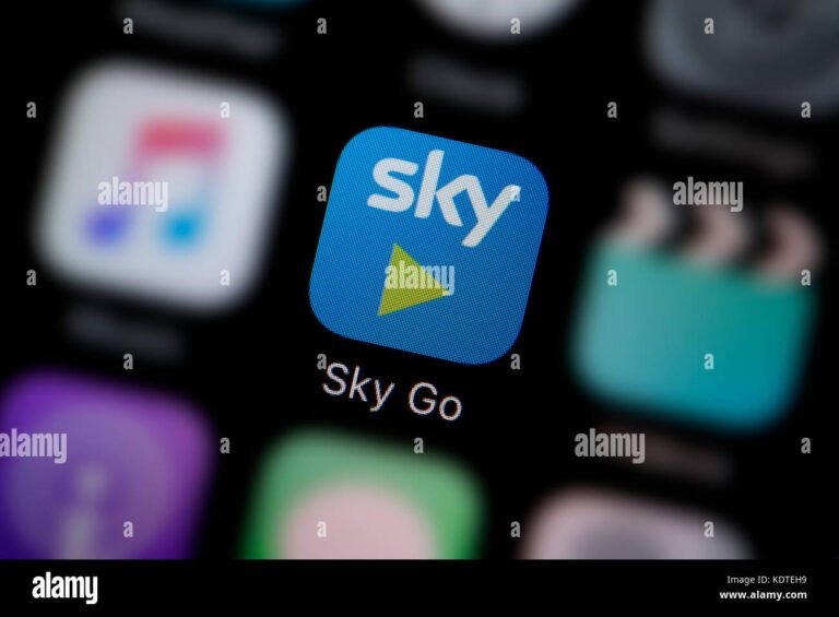 un logo sky su sfondo blu