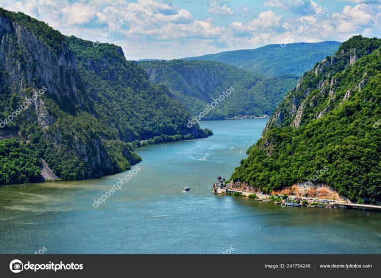 Quali sono i temi principali nel "Danubio" di Claudio Magris 23 un paesaggio del fiume danubio sereno 1