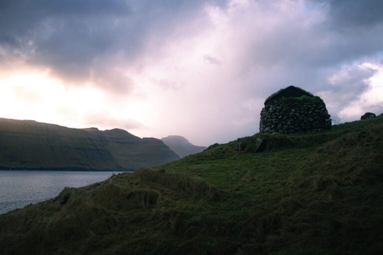 Cosa rende Tristan da Cunha l'isola più remota del mondo 35 un paesaggio isolato e selvaggio dellisola