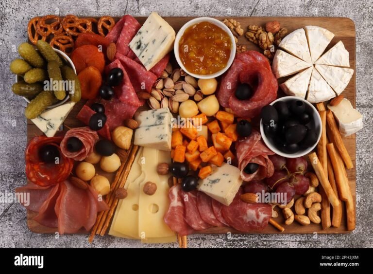 Cosa rende unici i Salumi Bortolotti Srl nel panorama gastronomico 44 un tagliere di salumi artigianali assortiti