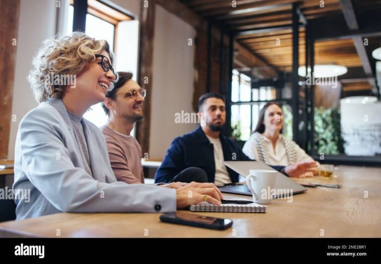 un team di professionisti in riunione
