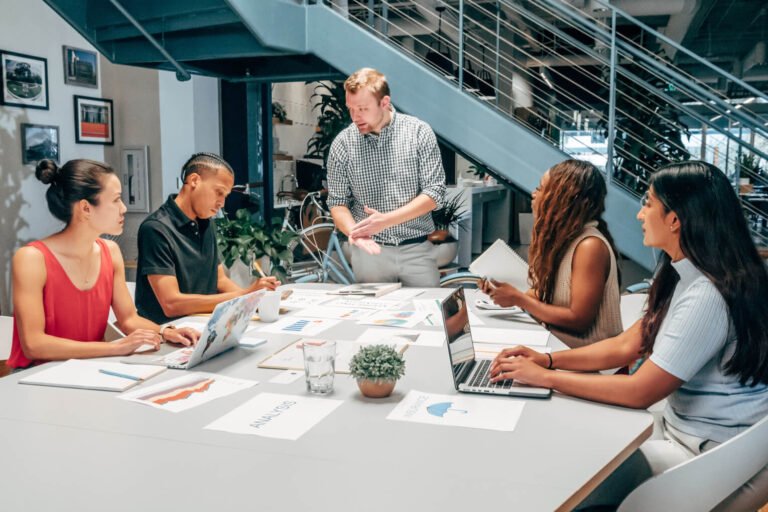 un team professionale in una riunione