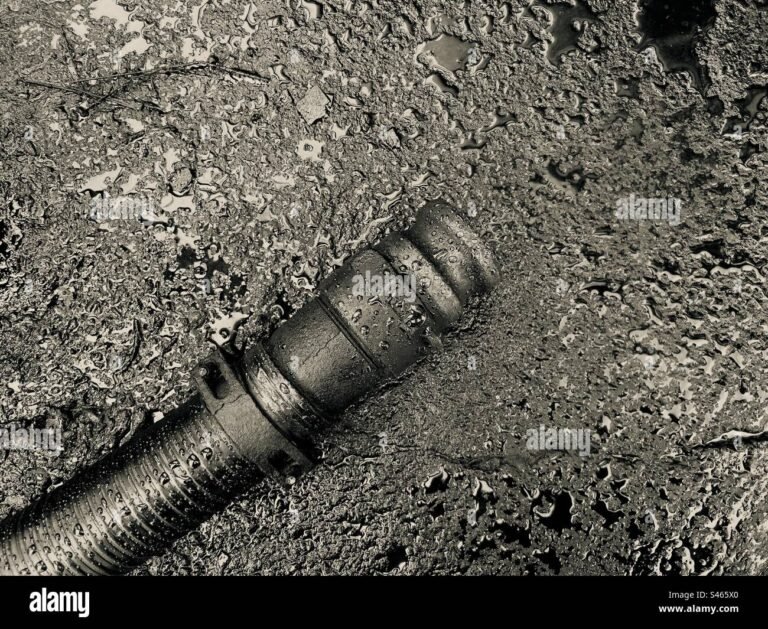 un tubo flessibile in un ambiente industriale