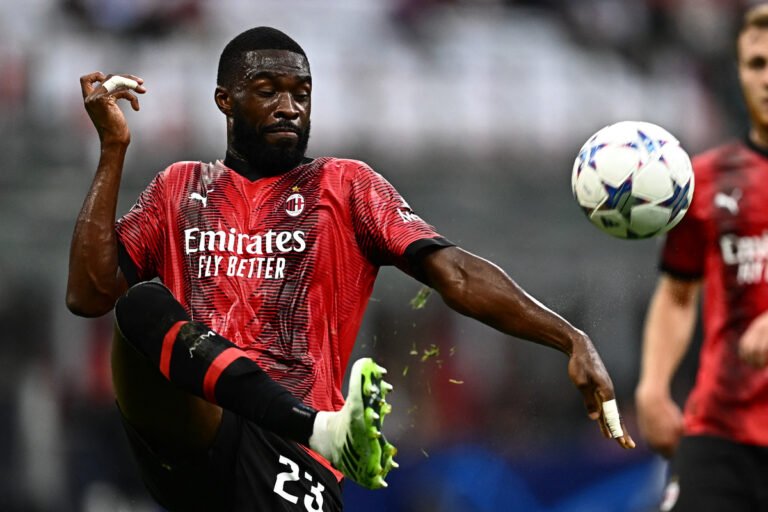 Perché la rosa del Milan è considerata tra le migliori in Serie A 34 una rosa di giocatori in azione