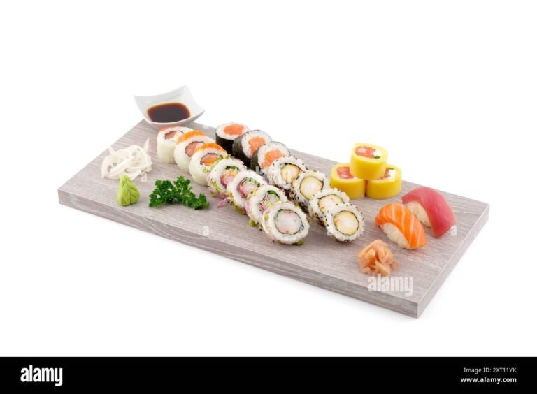 una selezione di sushi artistico su piatto