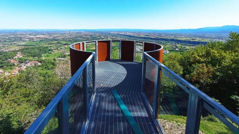 Dove posso trovare il corso di Mamma Mia a San Maurizio 20 una vista panoramica di san maurizio