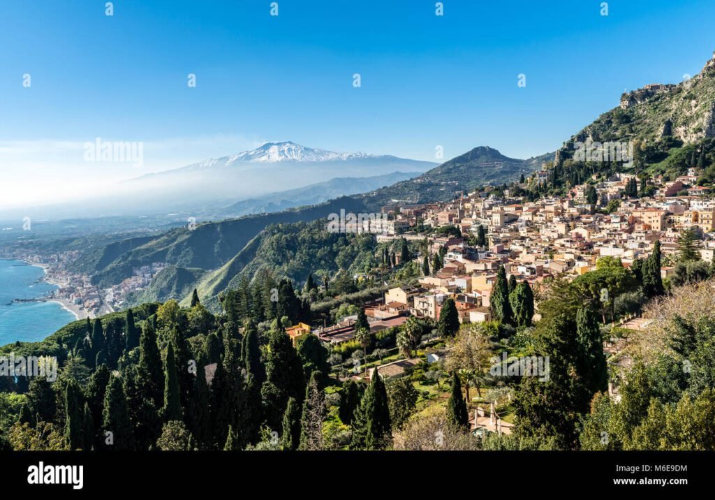 una vista panoramica di taormina