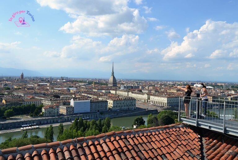 una vista panoramica di torino e paradiso