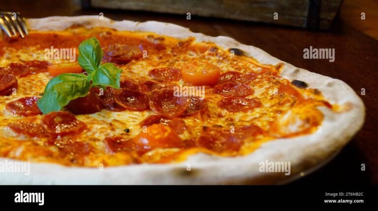 Che cosa rende unica l'Antica Pizza di Busto Arsizio 4 uninquadratura ravvicinata di una pizza tradizionale