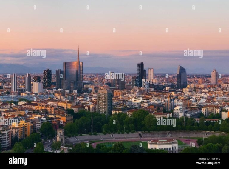 veduta panoramica di milano con uffici moderni