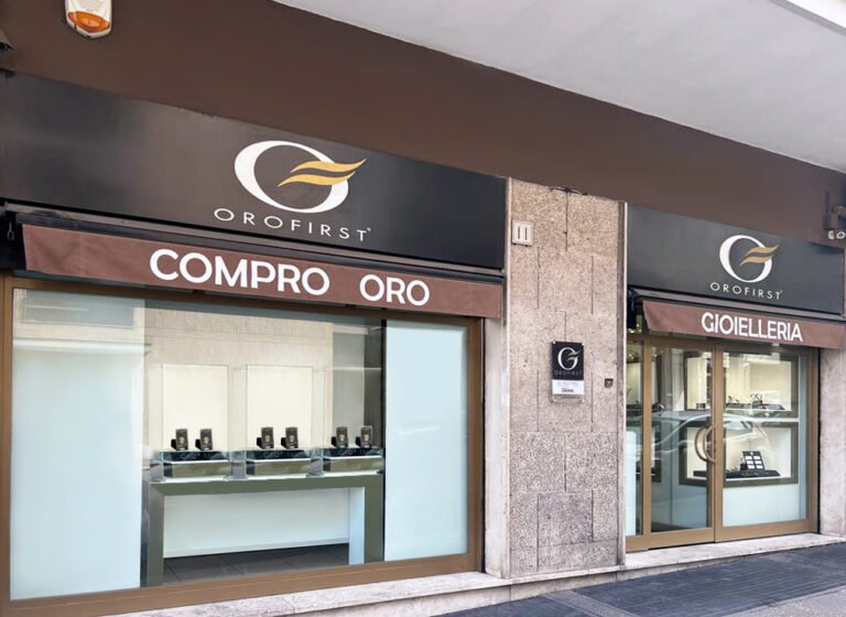 vetrina di un negozio di compro oro 2