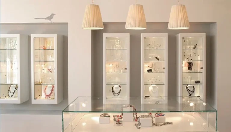 vetrina di un negozio di gioielli