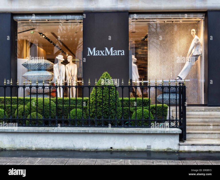 Dove si trova il negozio Max Mara in Via Condotti a Roma 41 vetrina elegante di max mara a roma
