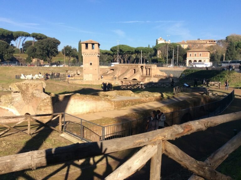 Perché il Rosso Circo Massimo è diventato un luogo iconico a Roma 34 vista panoramica del circo massimo illuminato