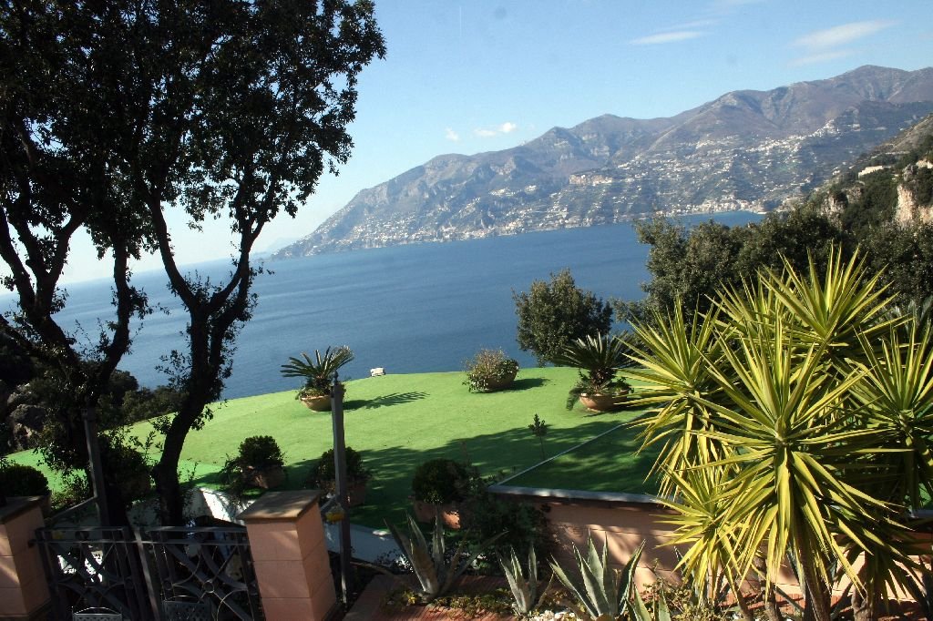 Perché visitare il Faro di Capo d'Orso in Italia 1 vista panoramica del faro di capo dorso