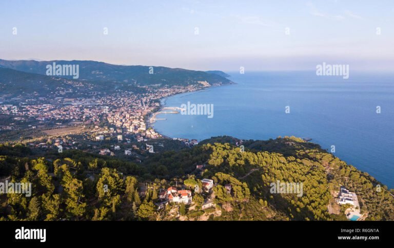 Cos'è e dove si trova l'Angolo d'Oro a Diano Marina 3 vista panoramica della costa di diano marina
