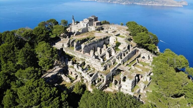 Cosa sapere sulla Villa Jovis a Capri in Italia e la sua storia 39 vista panoramica della villa jovis a capri