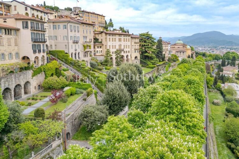 Qual è la storia della Casa di Papa Giovanni XXIII a Bergamo 9 vista panoramica di bergamo con la casa