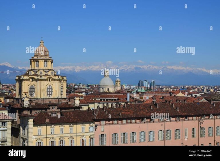 Cosa rende Palazzo Madama a Torino un tesoro architettonico unico 2 vista panoramica di palazzo madama a torino
