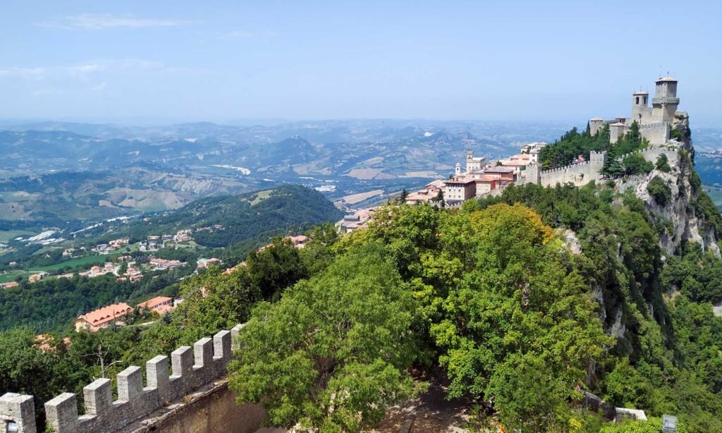 Dove Trovare i Migliori B&B a Sa Marina per una Vacanza Perfetta 1 vista panoramica di san marino