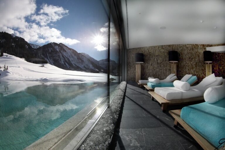 Quali sono le migliori spa a Capo d'Orlando per un relax totale 1 vista panoramica di una spa elegante